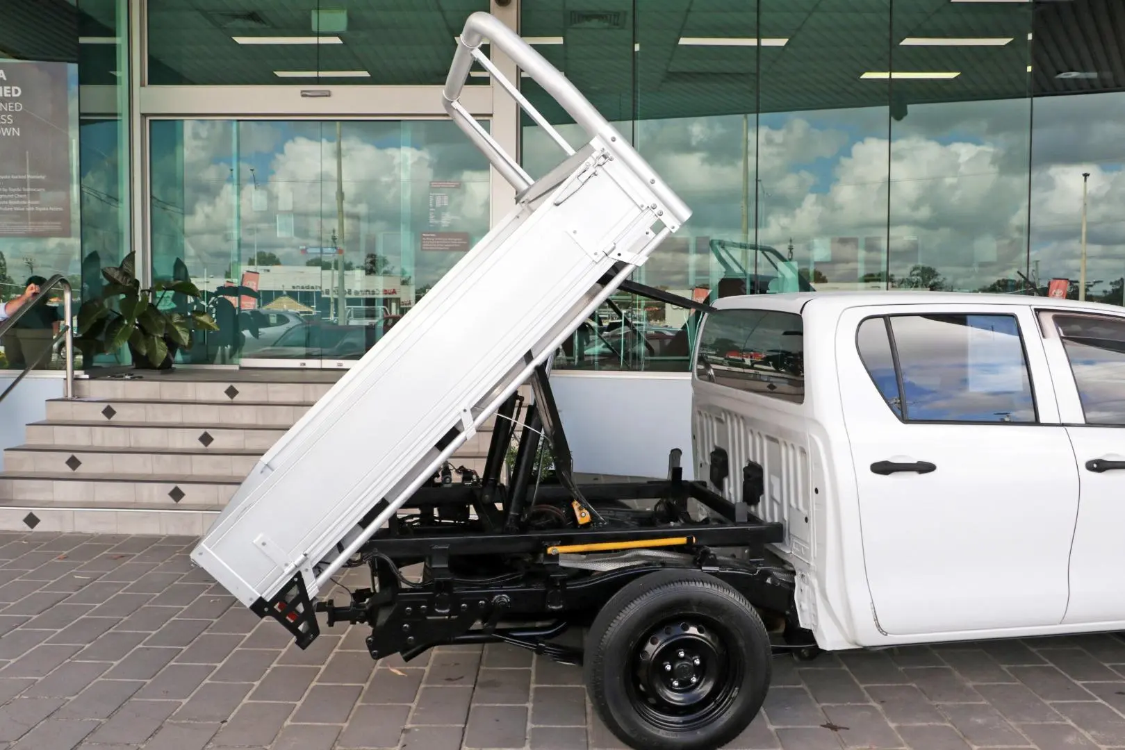 2016 Toyota Hilux Gallery Image 6