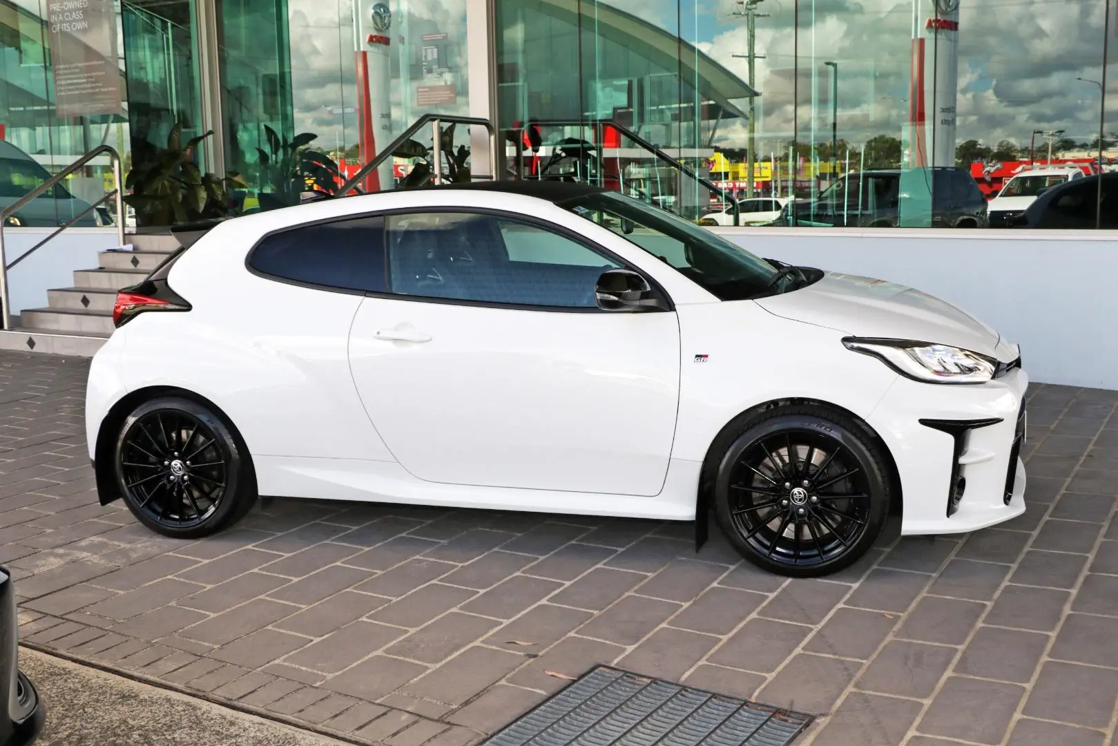 2022 Toyota Yaris Gallery Image 6