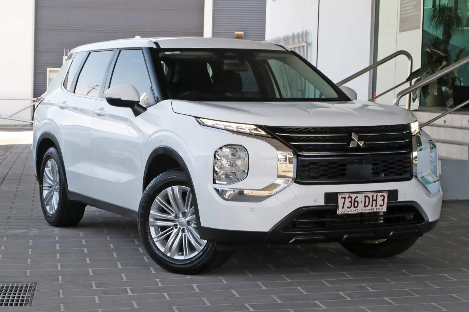 2021 Mitsubishi Outlander Gallery Image 1