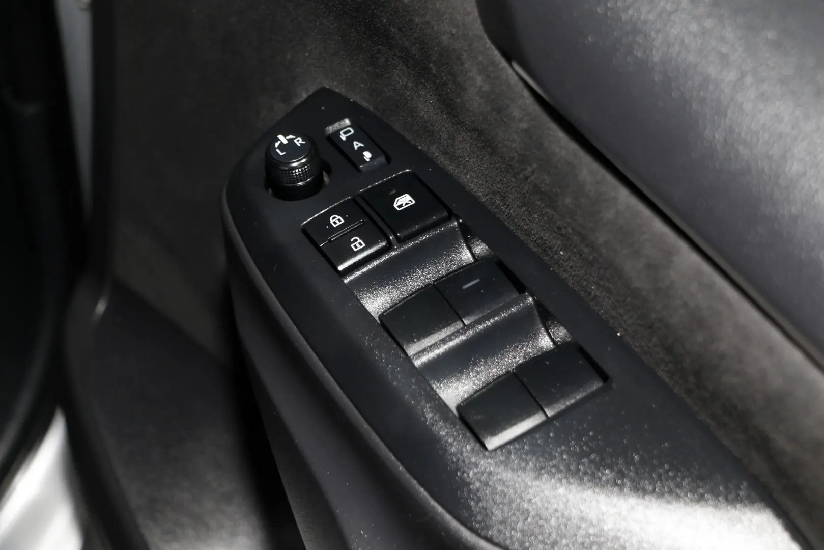 2022 Toyota Yaris Gallery Image 18