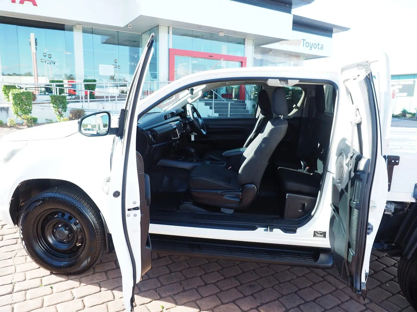 2020 Toyota Hilux Gallery Image 5