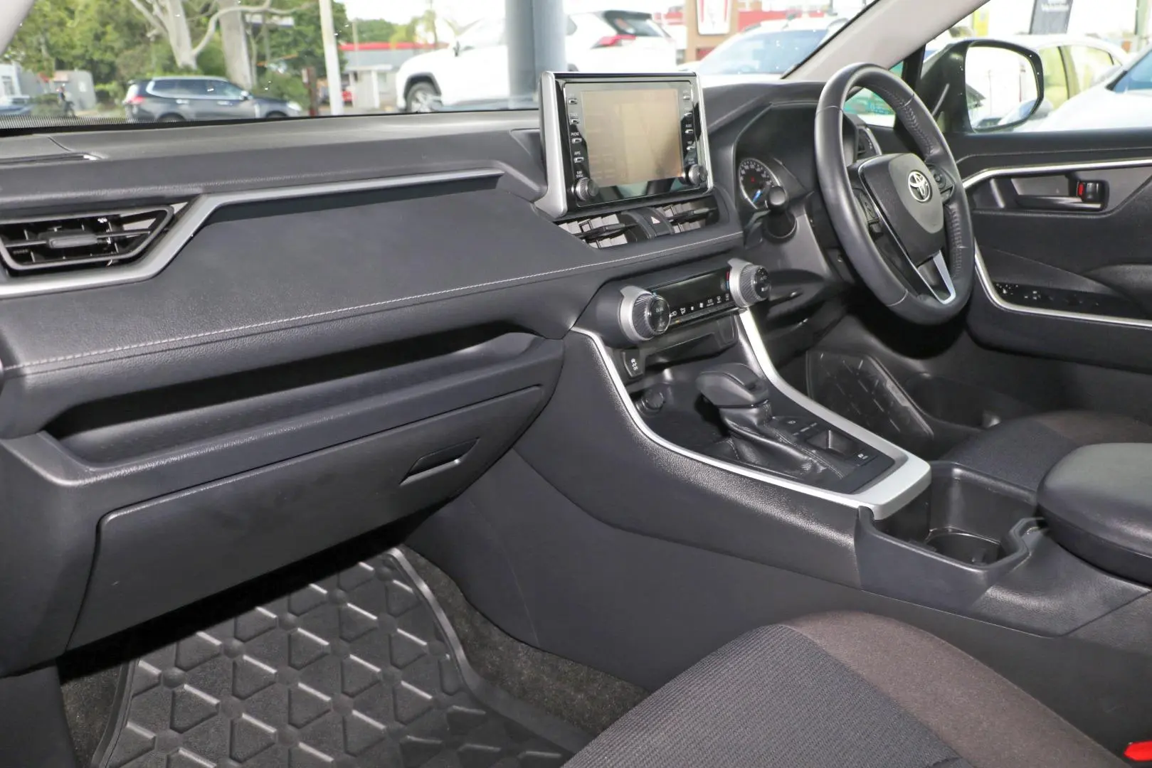 2022 Toyota RAV4 Gallery Image 8