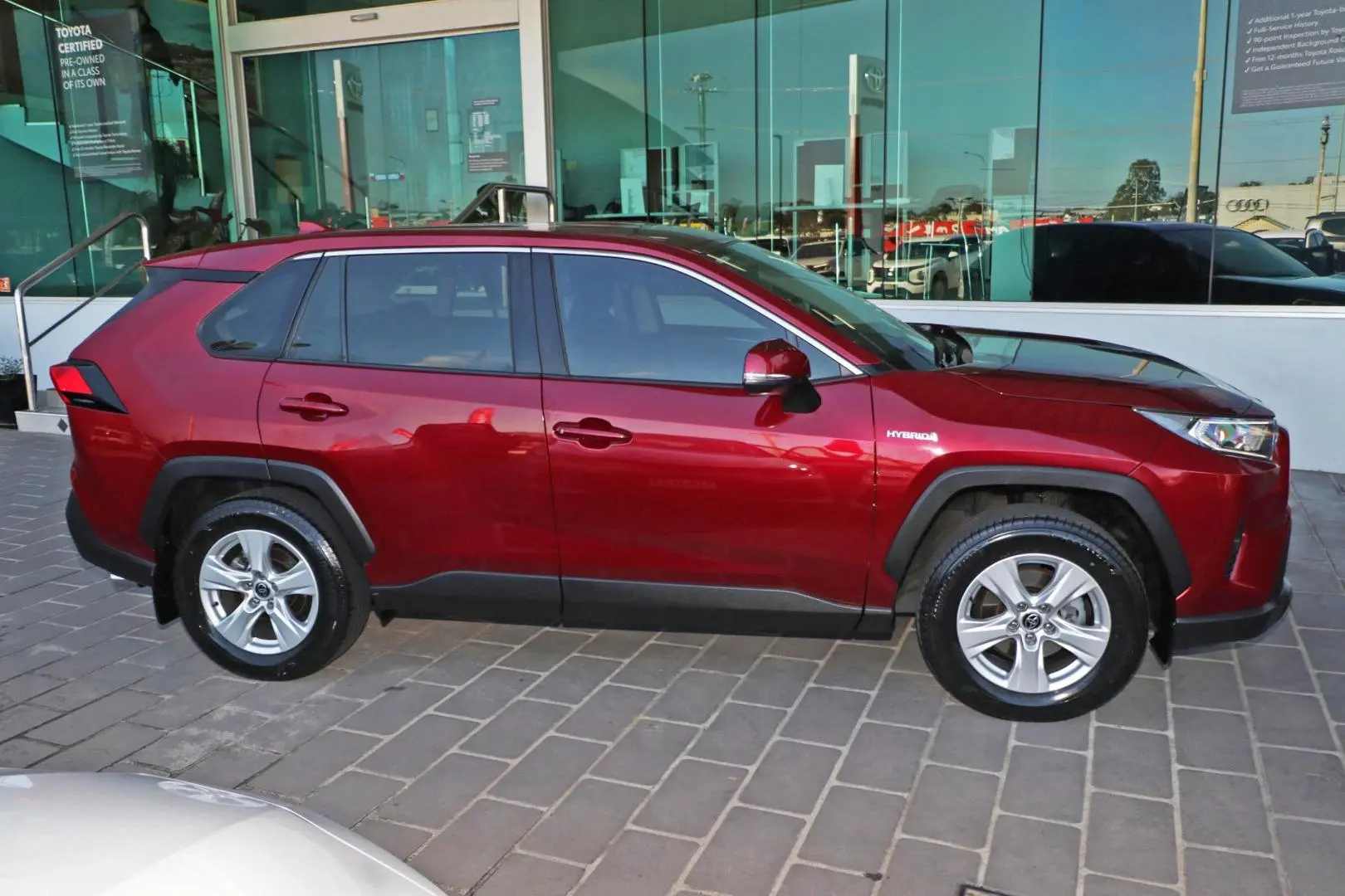 2020 Toyota RAV4 Gallery Image 5