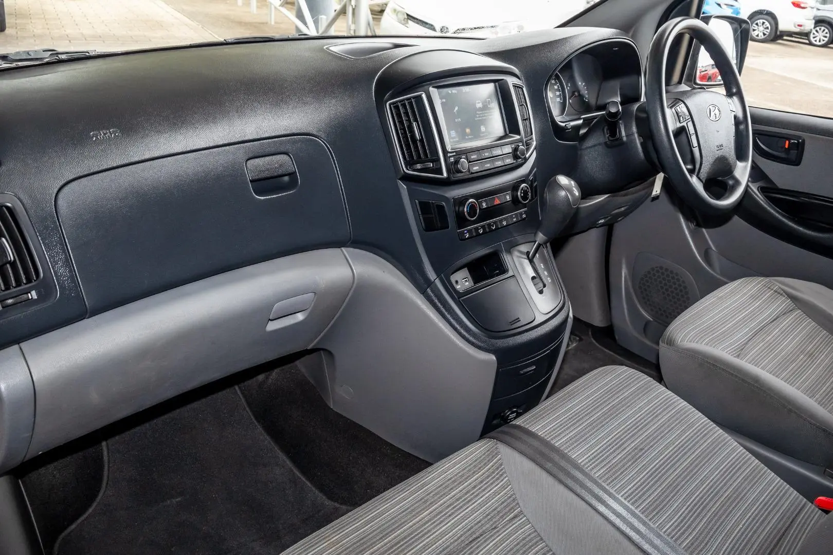 2020 Hyundai iLoad Gallery Image 7