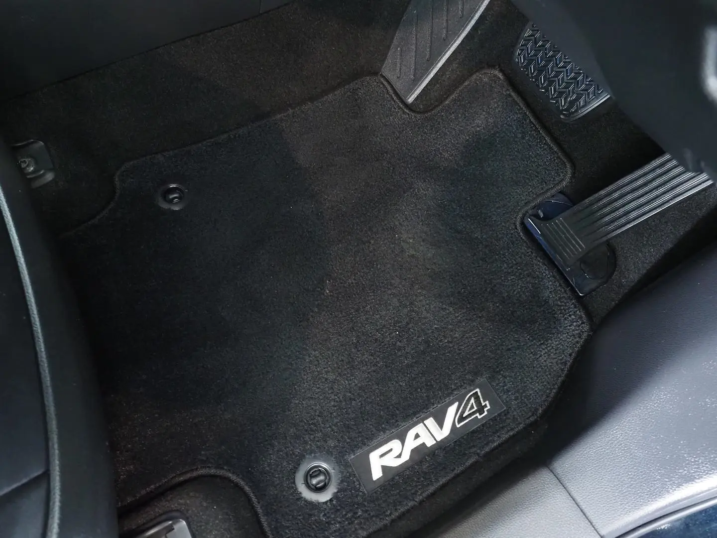 2021 Toyota RAV4 Gallery Image 17