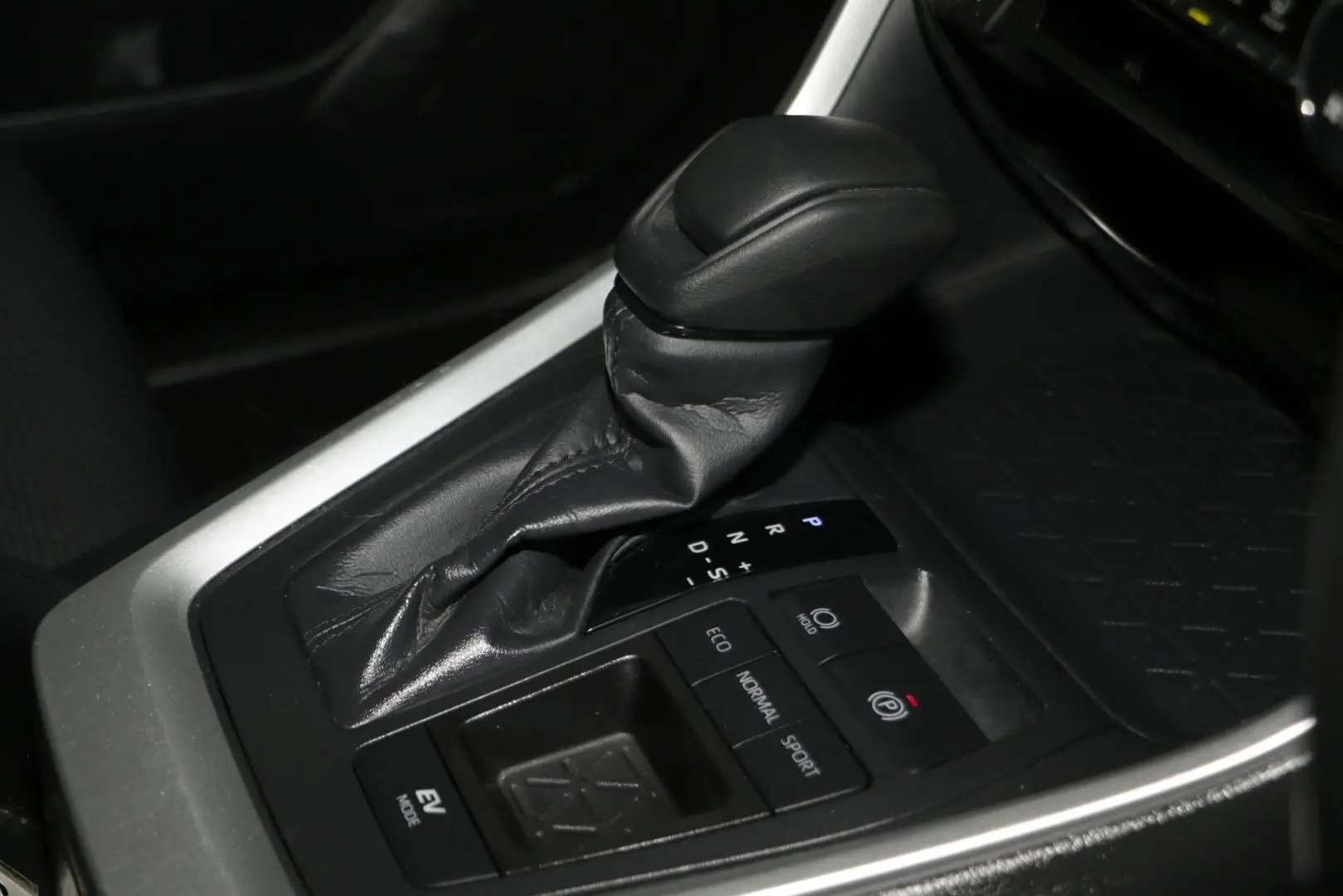 2024 Toyota RAV4 Gallery Image 15