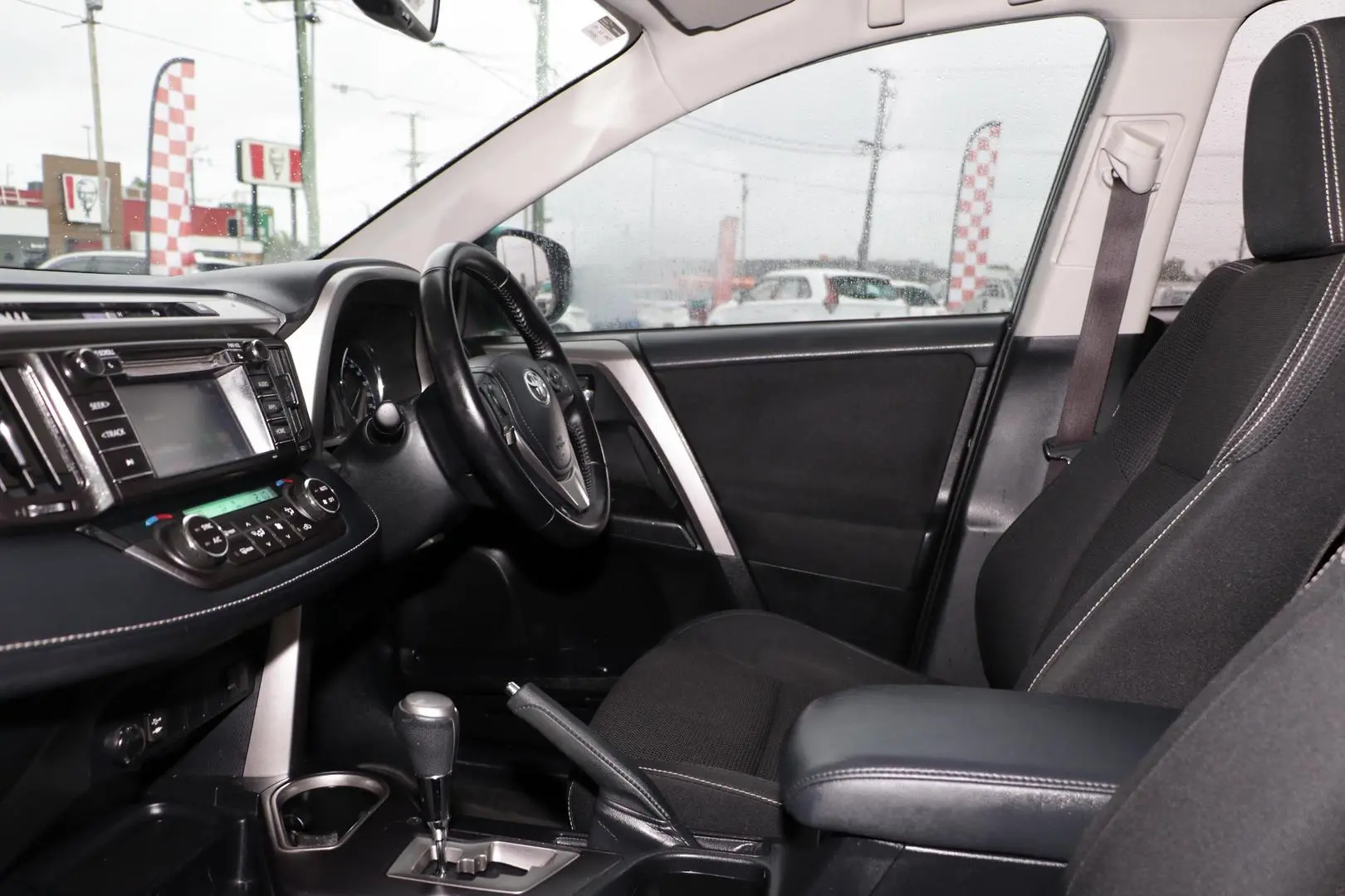 2015 Toyota RAV4 Gallery Image 8