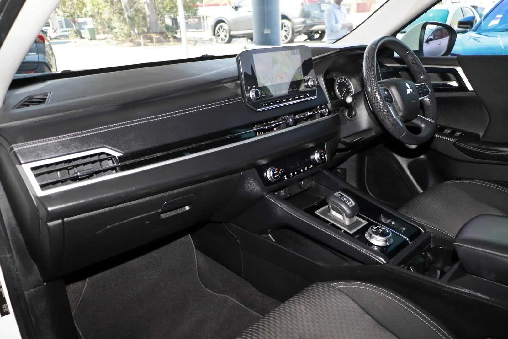 2021 Mitsubishi Outlander Gallery Image 7