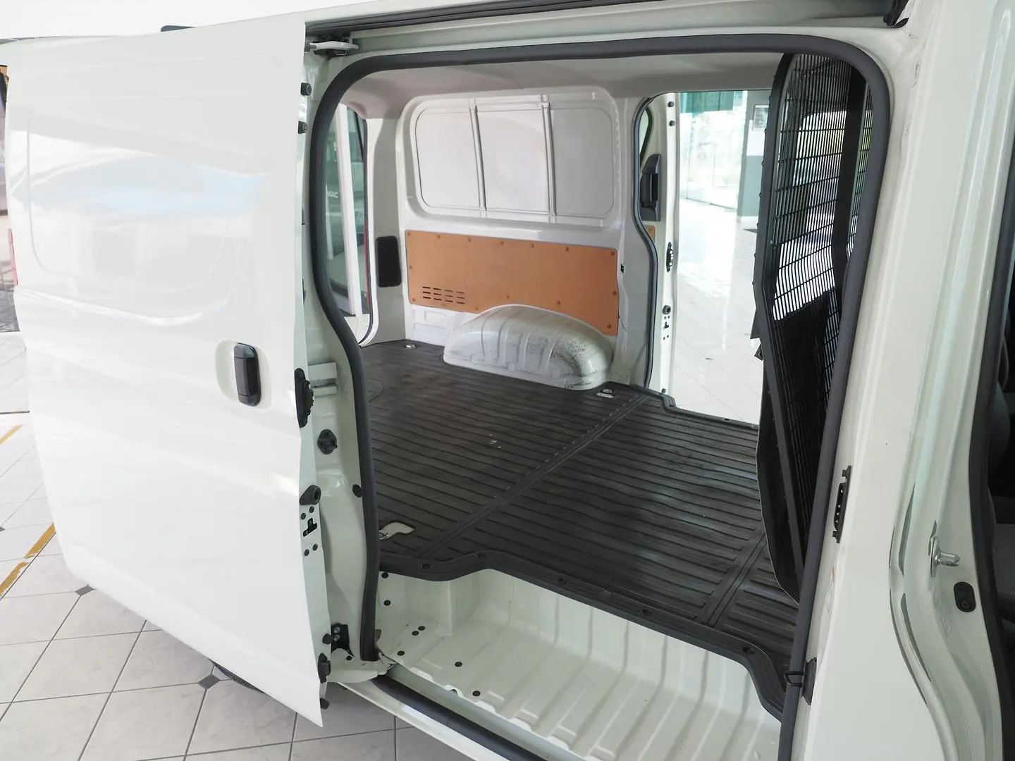 2019 Toyota Hiace Gallery Image 15
