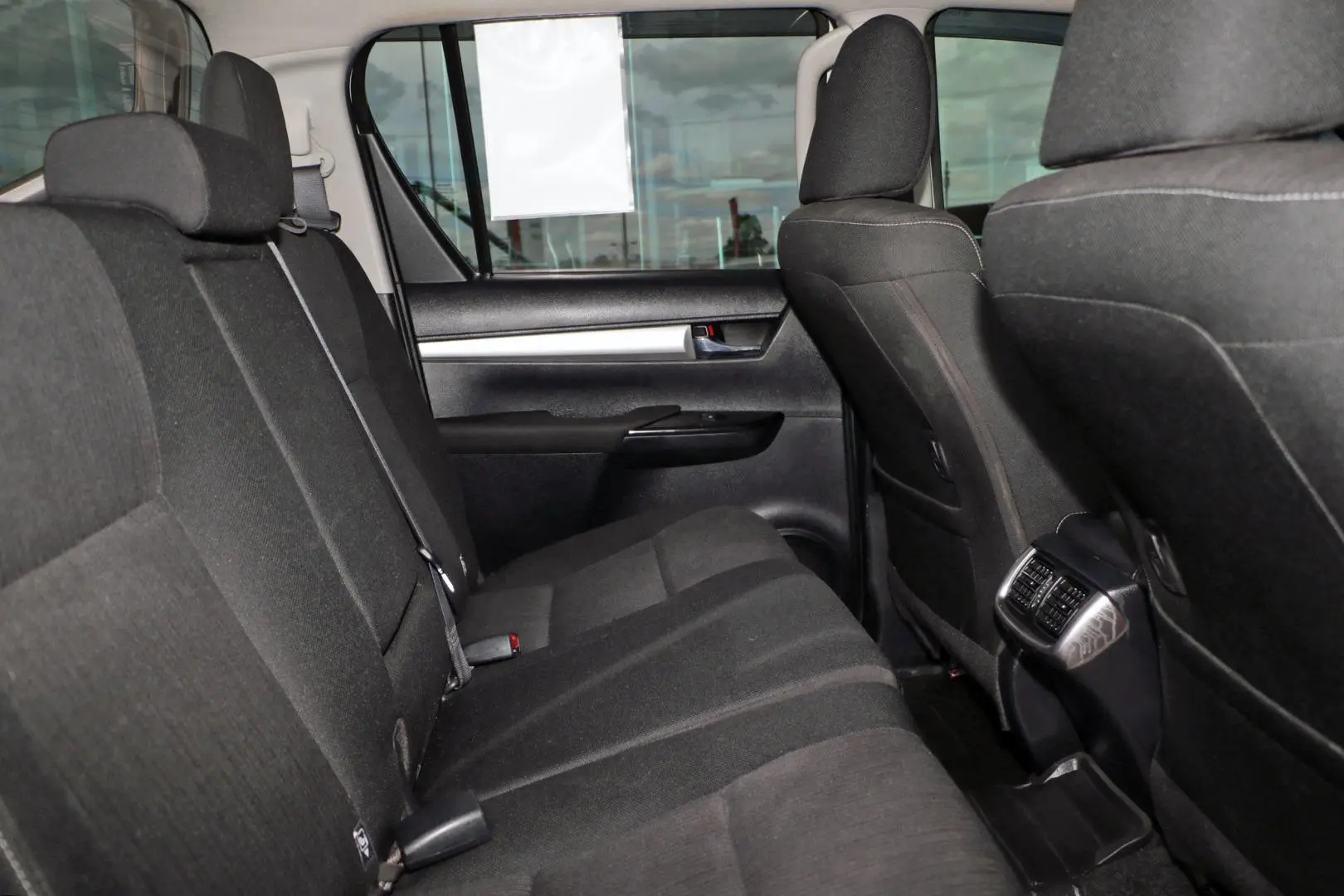 2018 Toyota Hilux Gallery Image 8