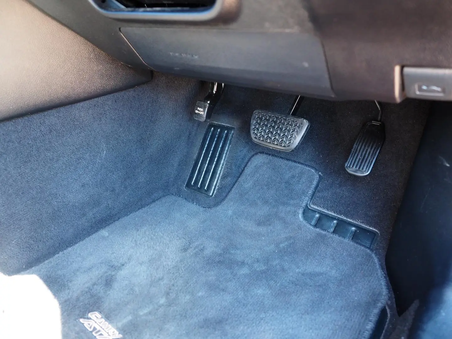 2016 Toyota Camry Gallery Image 34