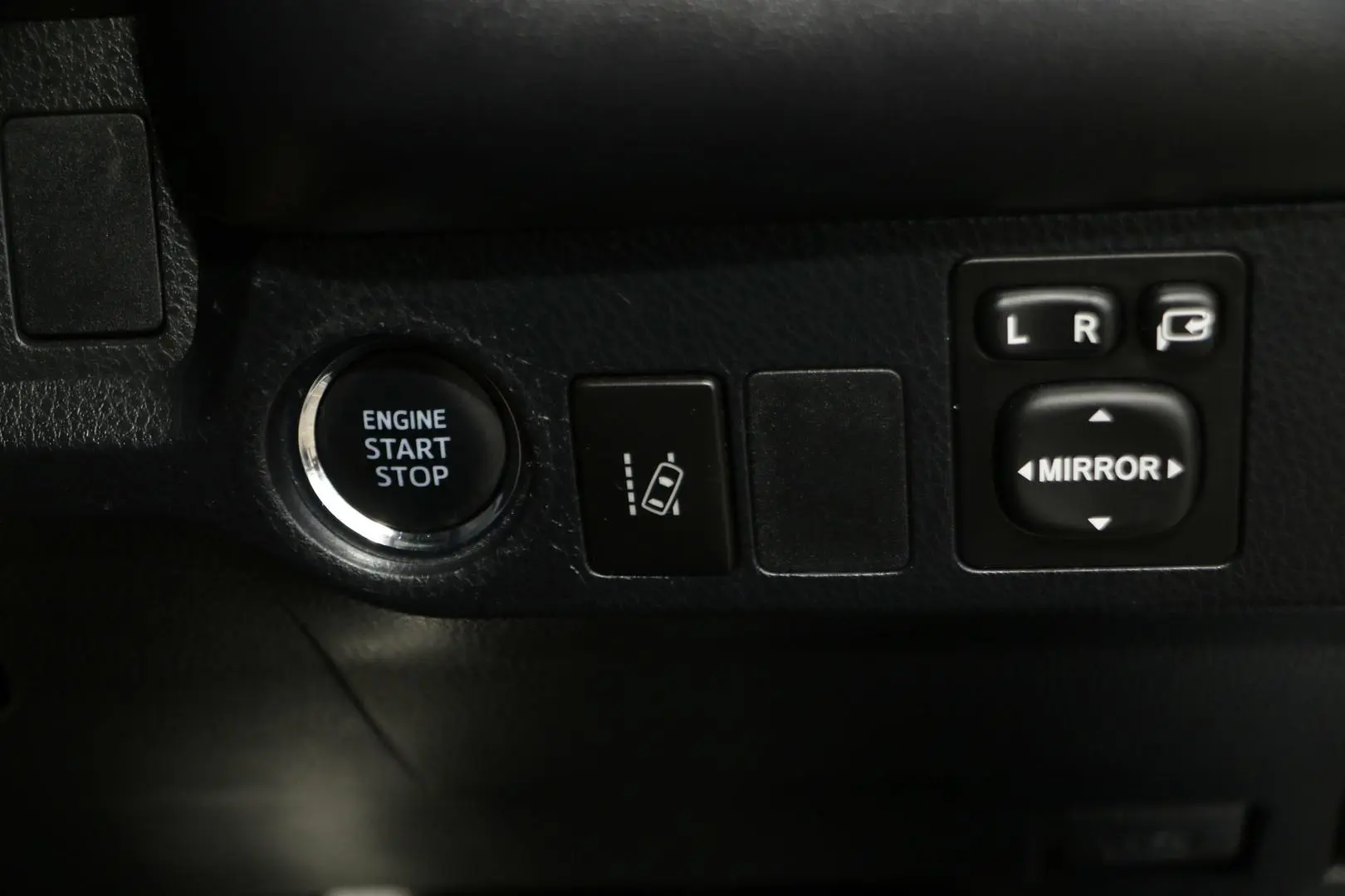 2017 Toyota RAV4 Gallery Image 17