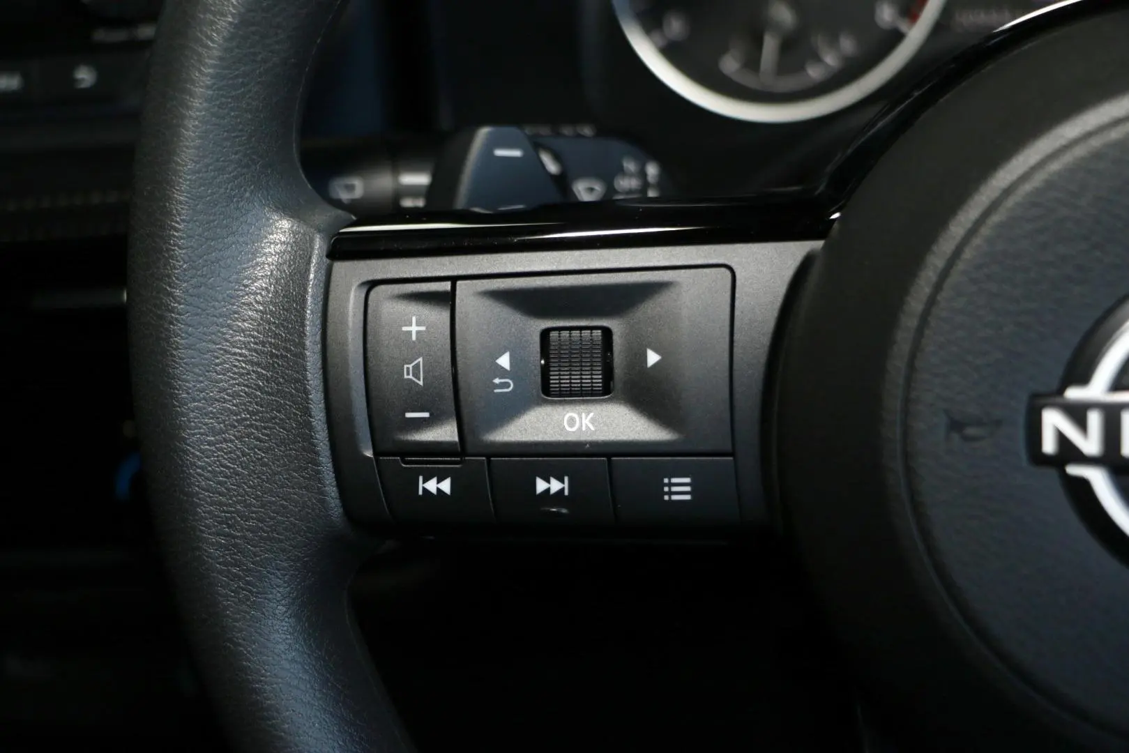2023 Nissan X-TRAIL Gallery Image 12