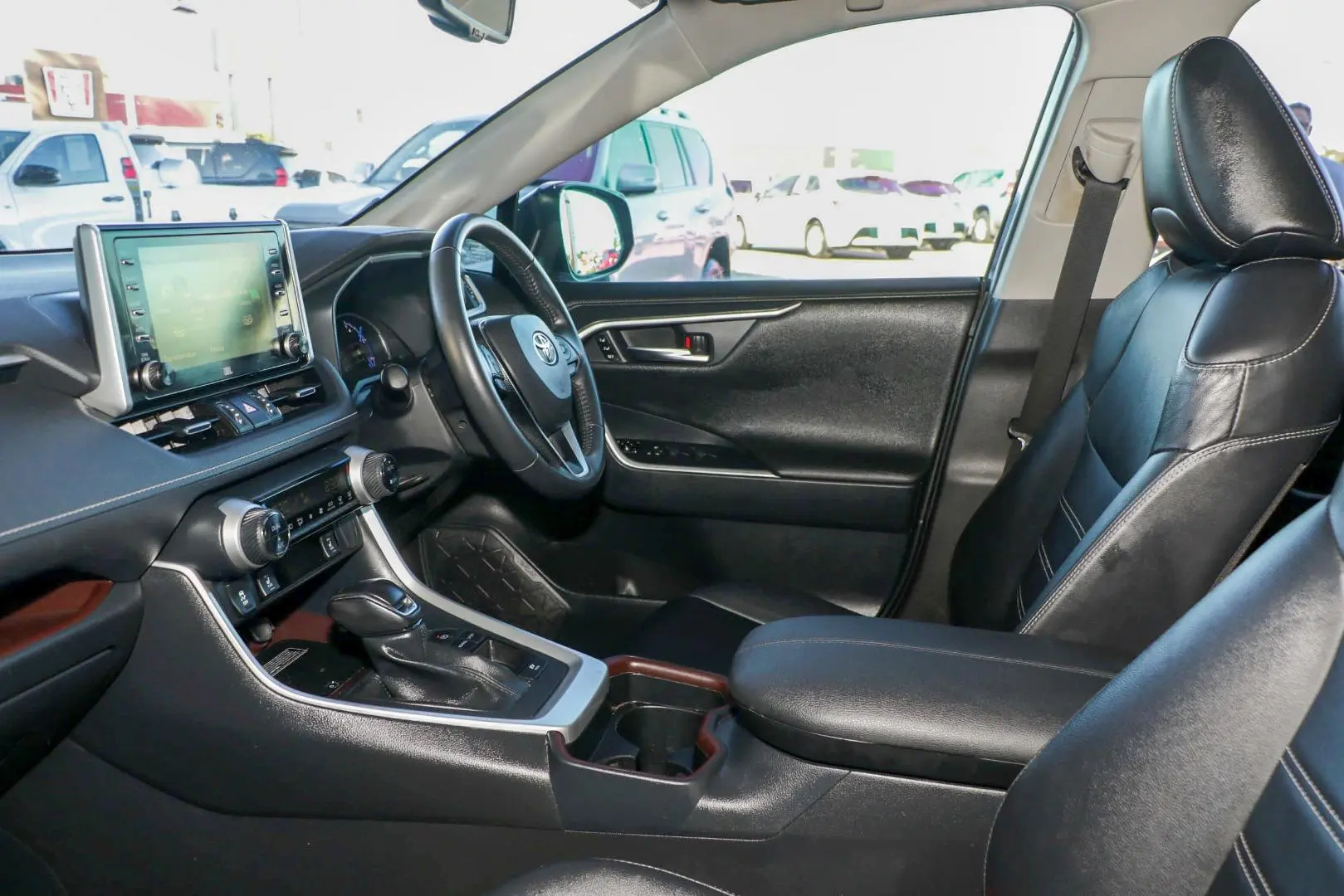 2021 Toyota RAV4 Gallery Image 8