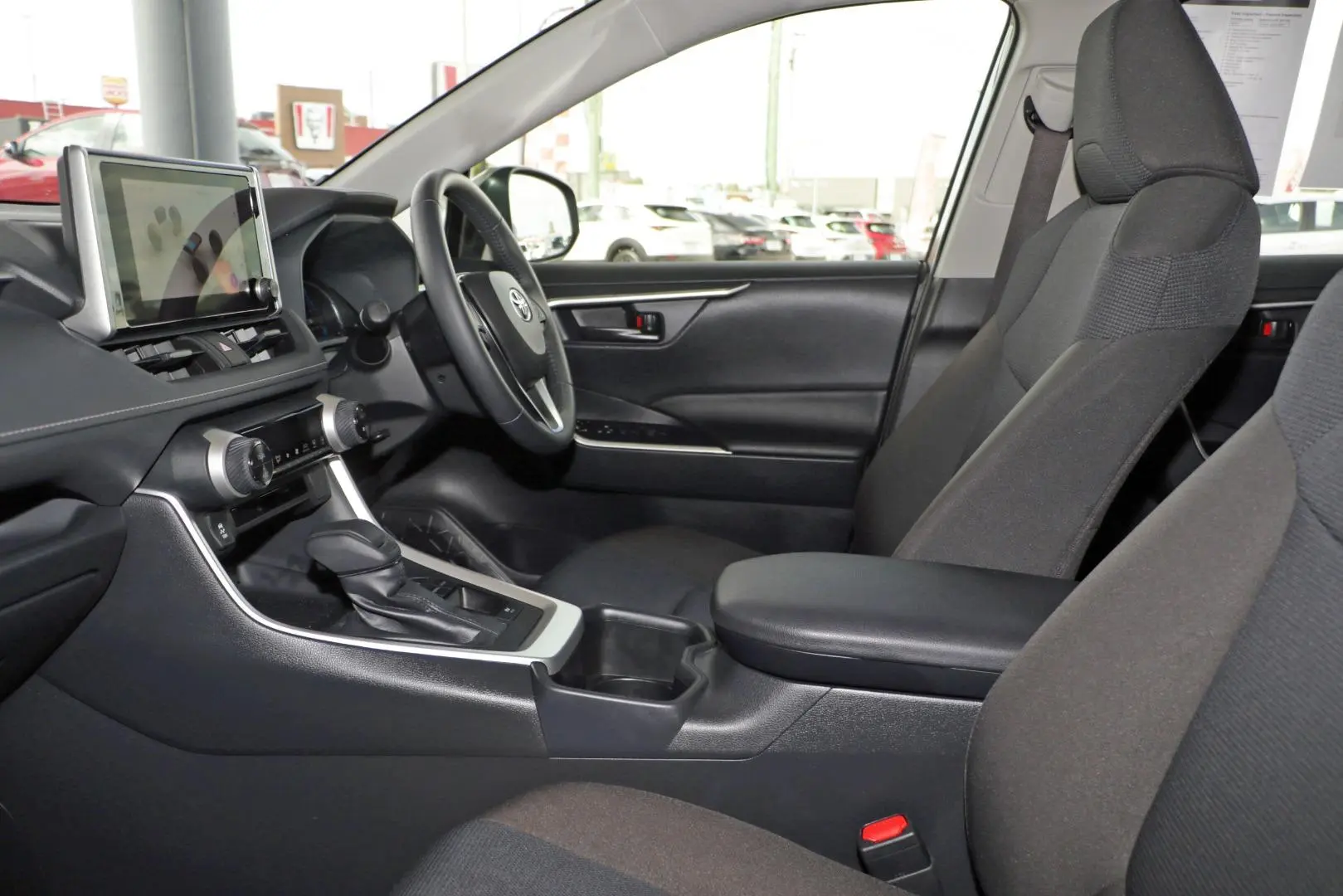 2024 Toyota RAV4 Gallery Image 7