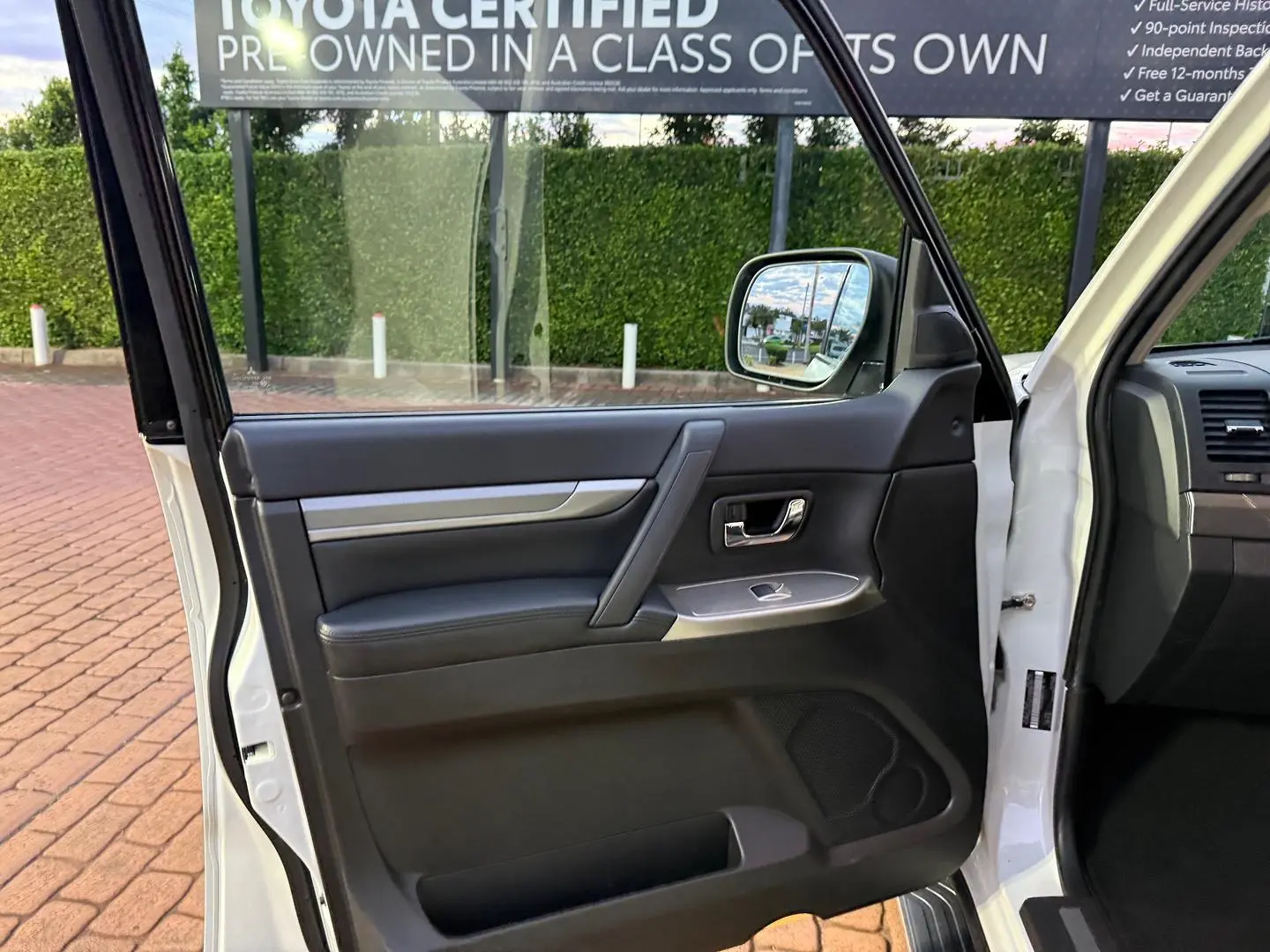 2016 Mitsubishi Pajero Gallery Image 18