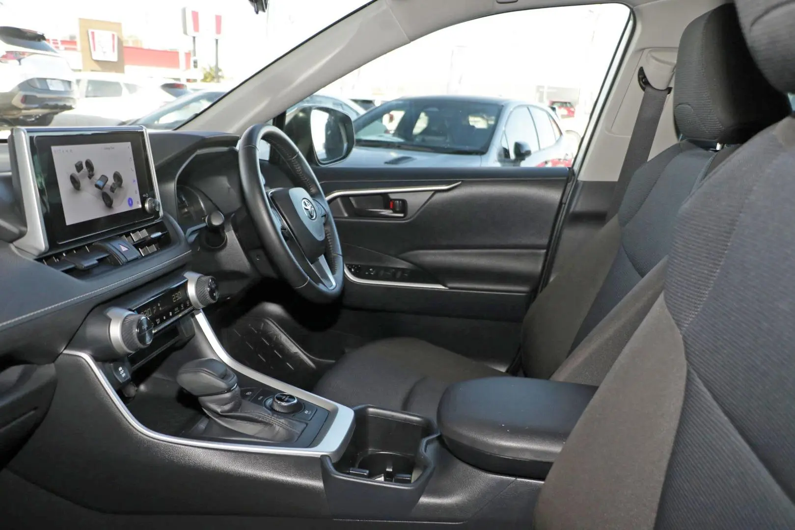 2025 Toyota RAV4 Gallery Image 9
