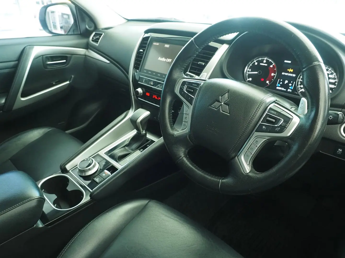 2022 Mitsubishi Pajero Sport Gallery Image 3