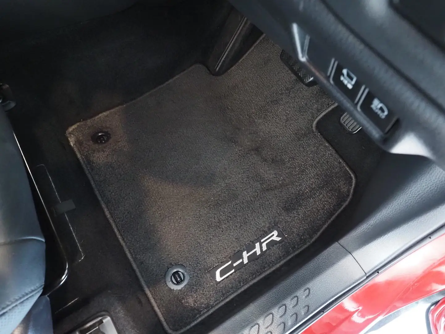 2021 Toyota C-HR Gallery Image 15