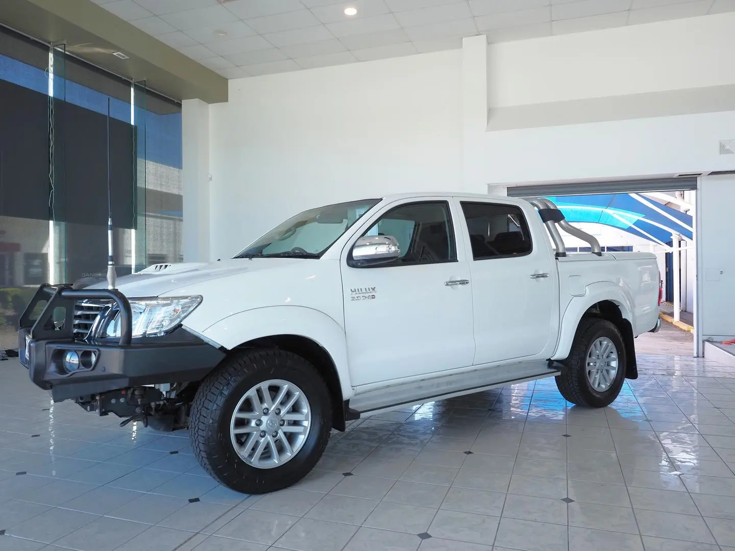 2015 Toyota Hilux Gallery Image 11