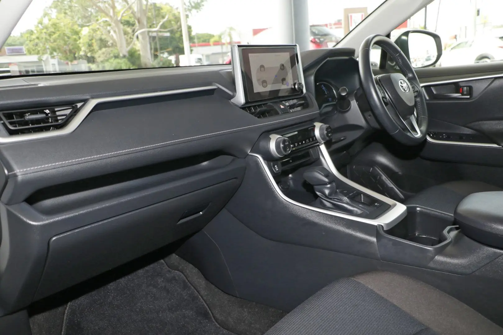 2024 Toyota RAV4 Gallery Image 7