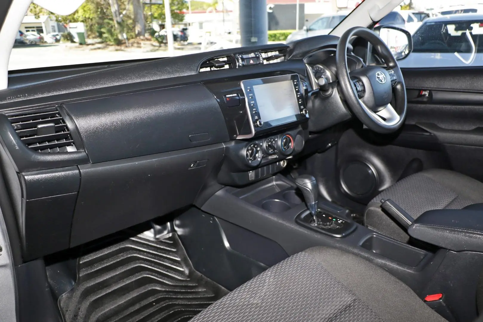 2021 Toyota Hilux Gallery Image 7