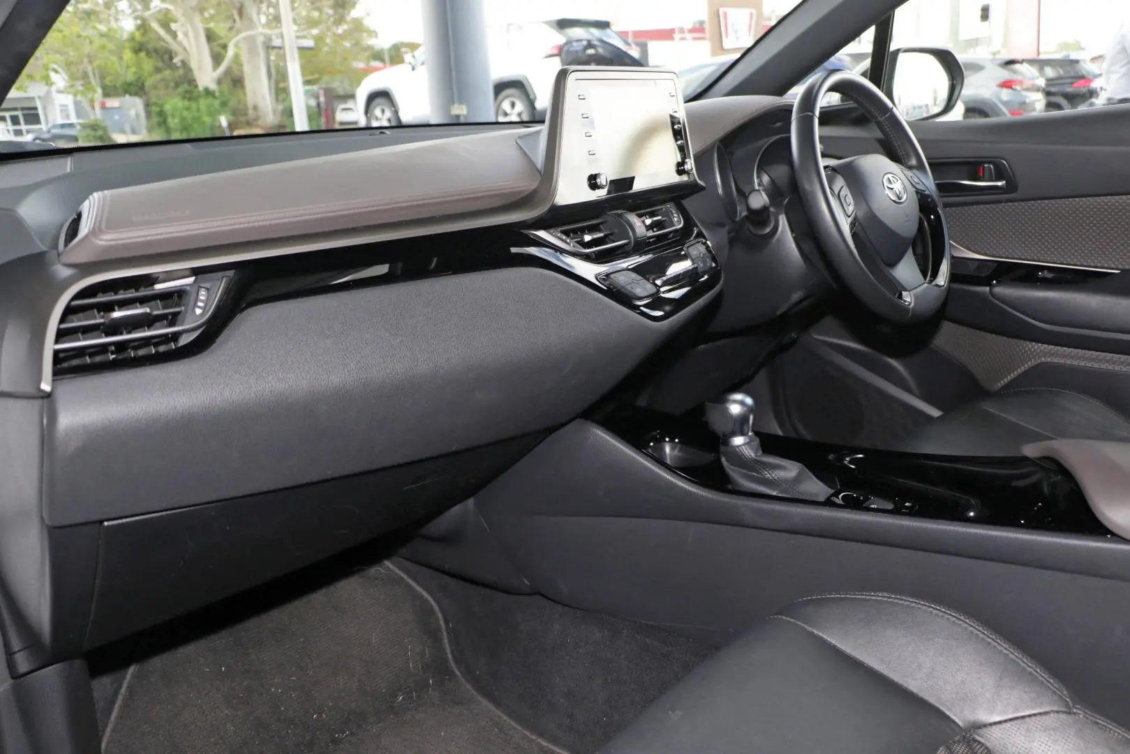 2023 Toyota C-HR Gallery Image 8