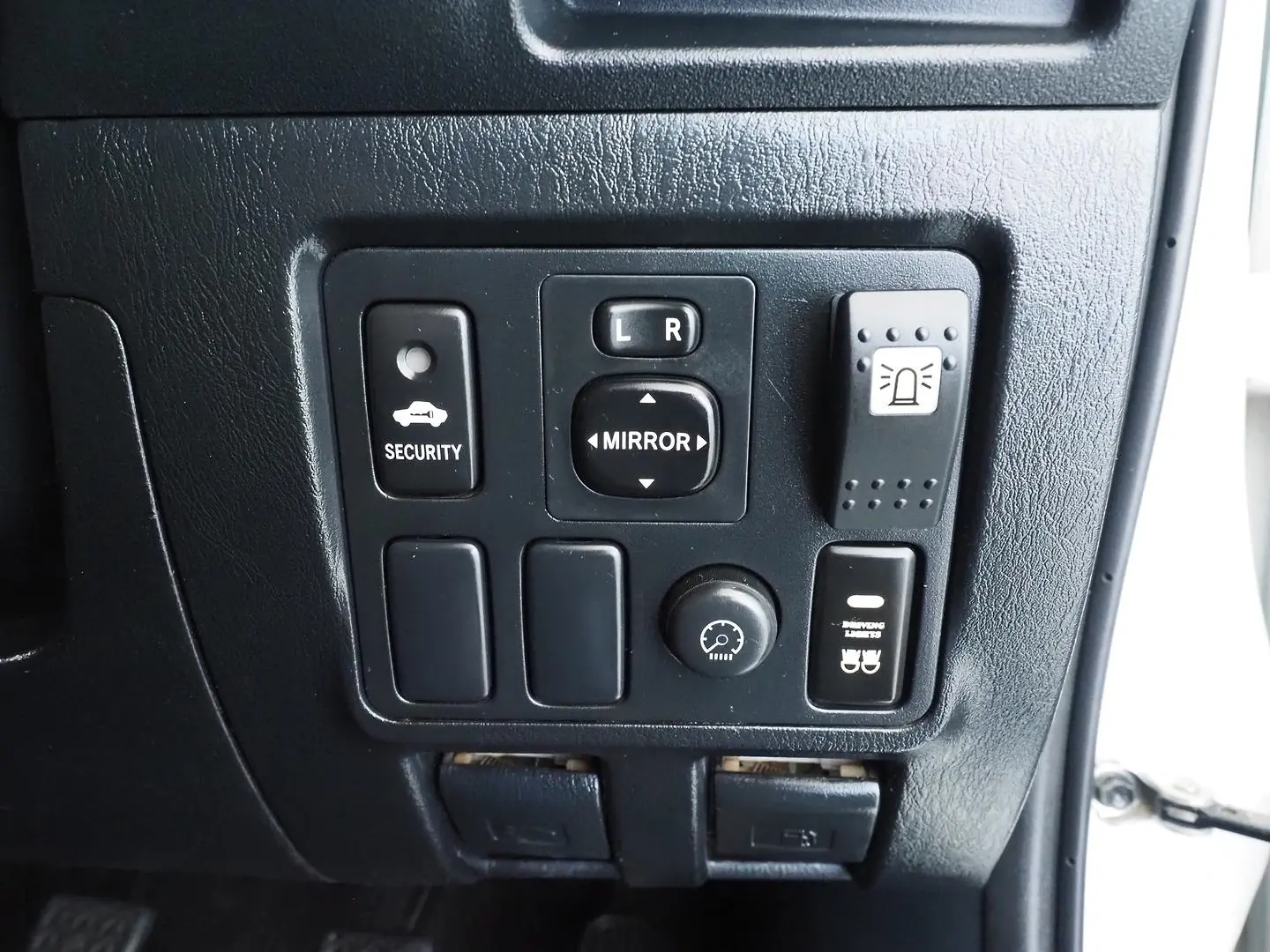 2015 Toyota Hilux Gallery Image 23