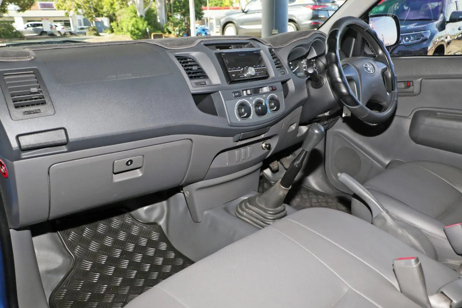 2013 Toyota Hilux Gallery Image 7