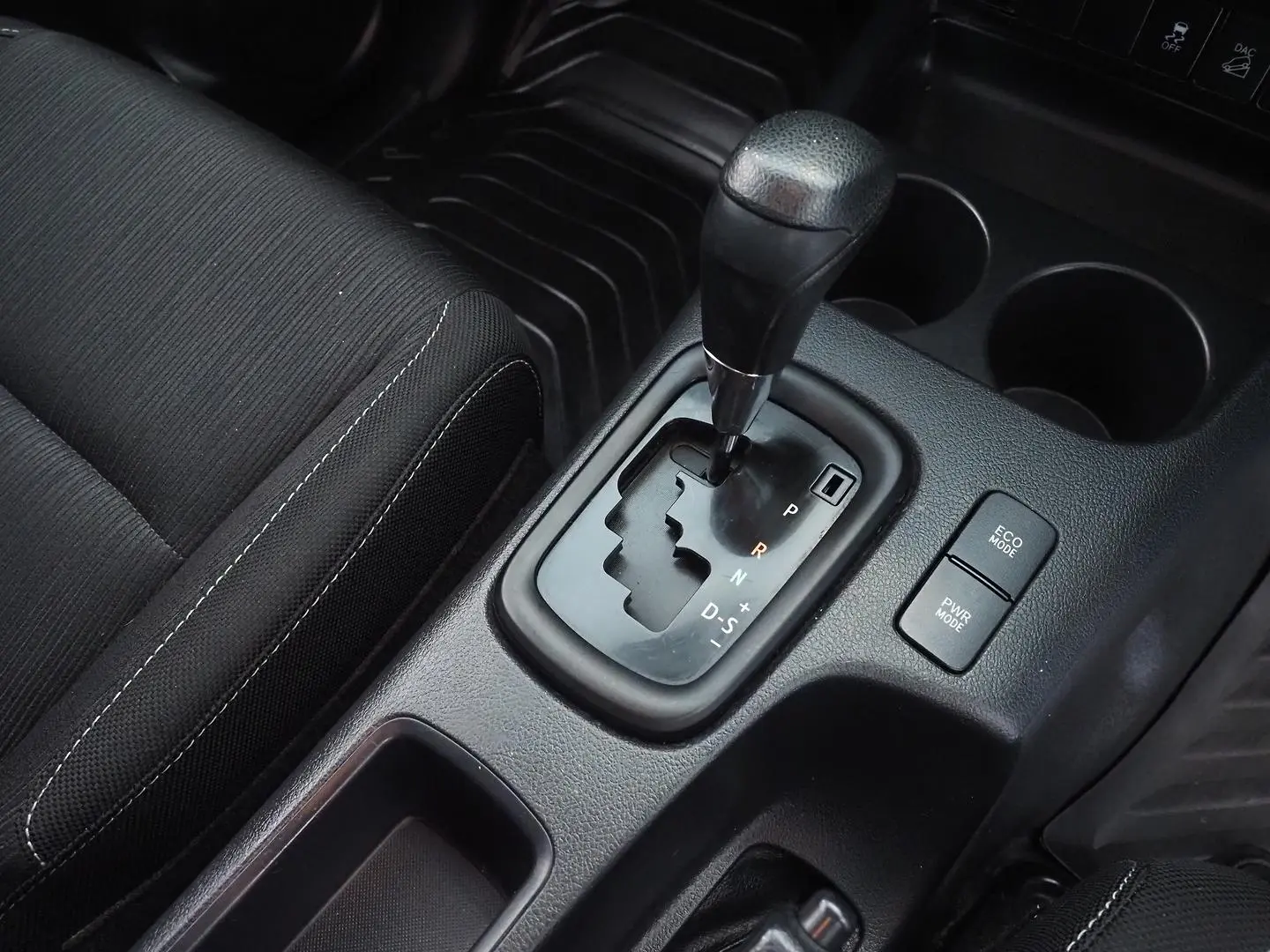 2019 Toyota Hilux Gallery Image 19