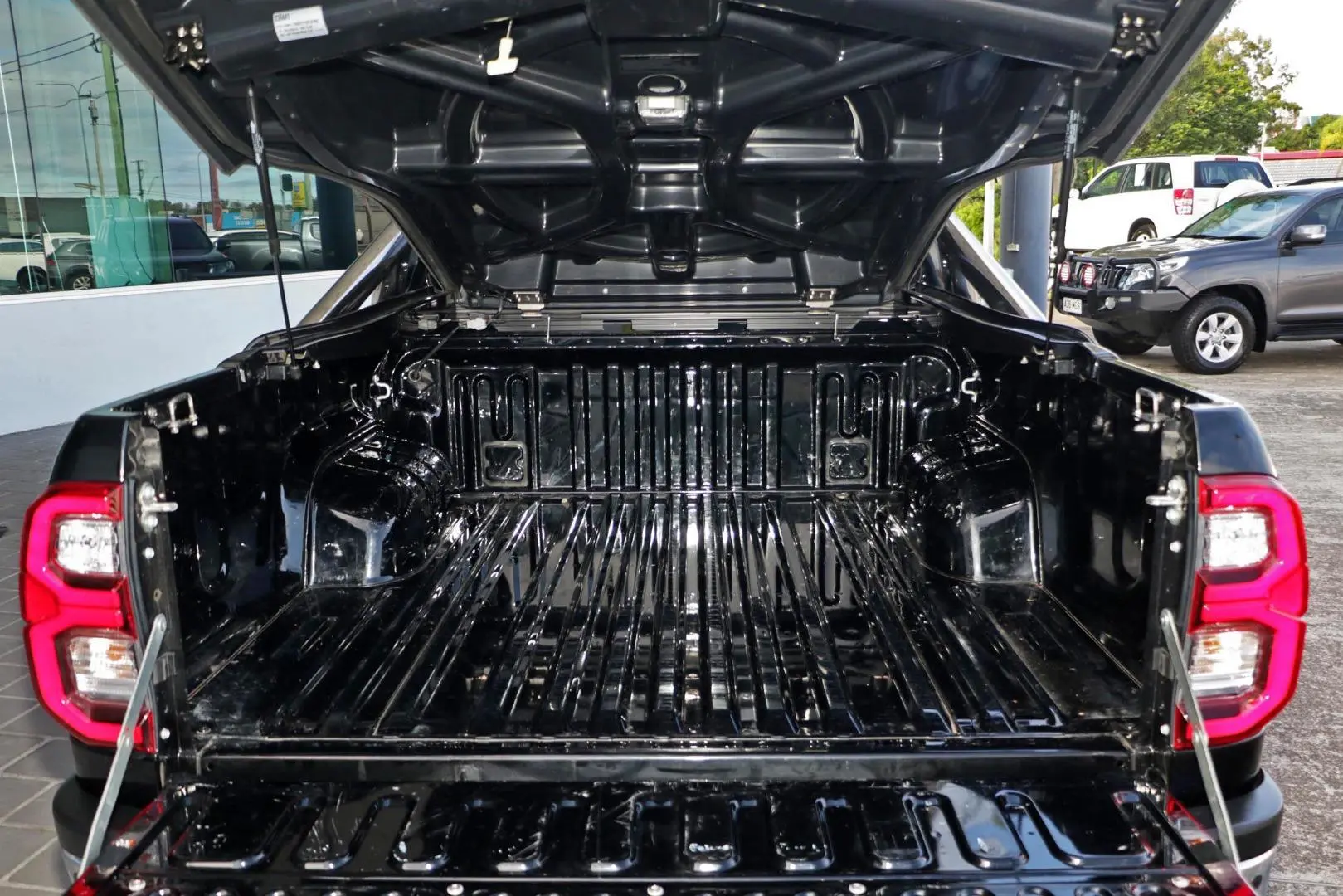 2021 Toyota Hilux Gallery Image 24