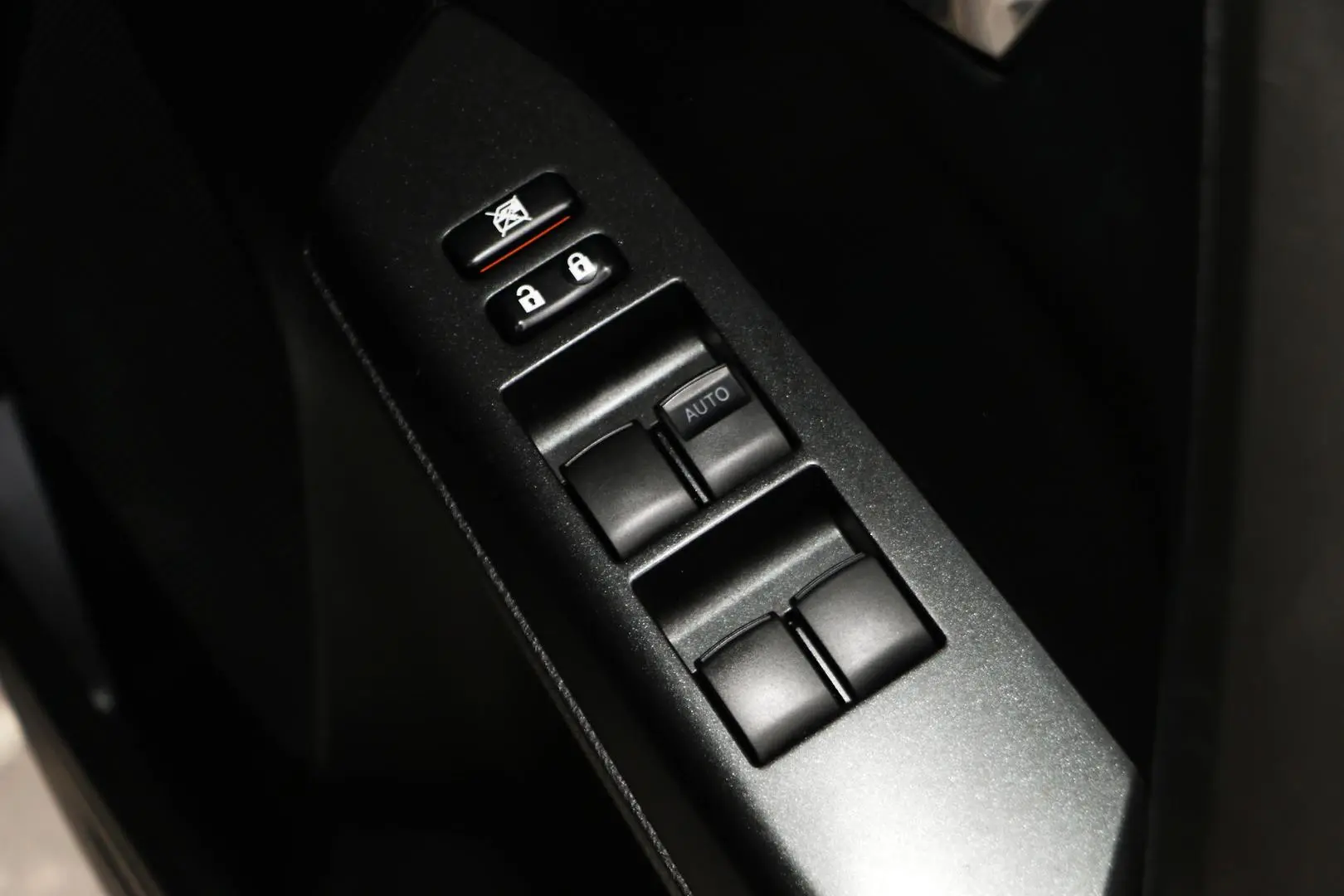 2017 Toyota RAV4 Gallery Image 18
