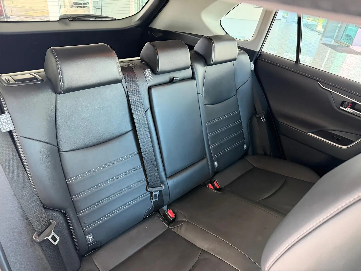 2019 Toyota RAV4 Gallery Image 12