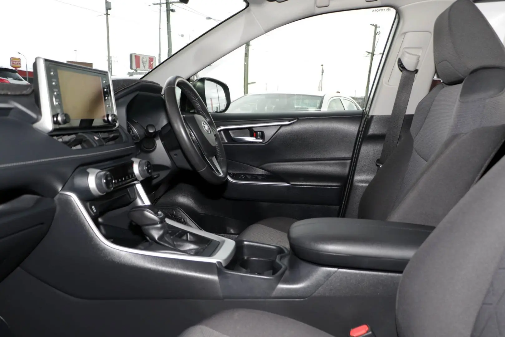2019 Toyota RAV4 Gallery Image 8