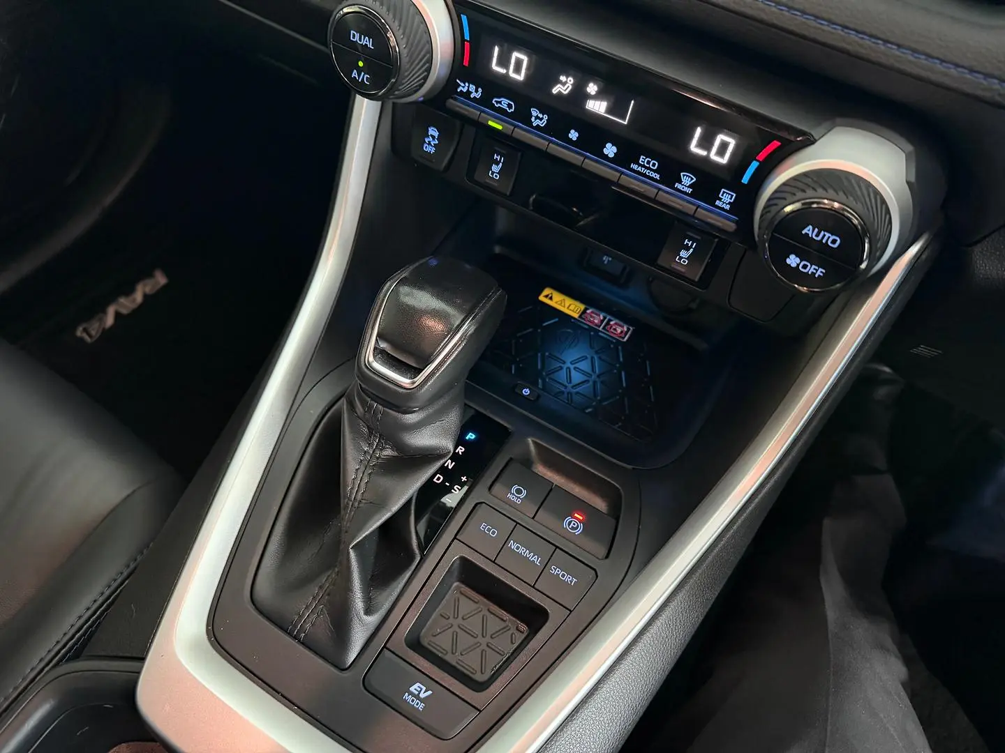 2022 Toyota RAV4 Gallery Image 18