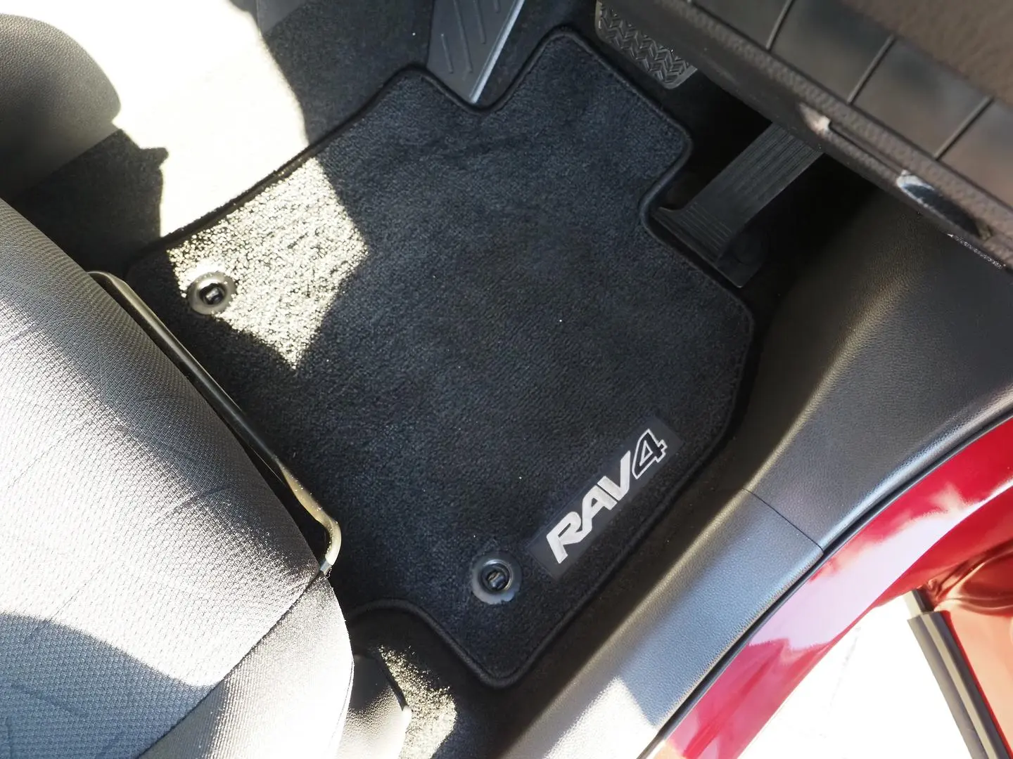 2022 Toyota RAV4 Gallery Image 13