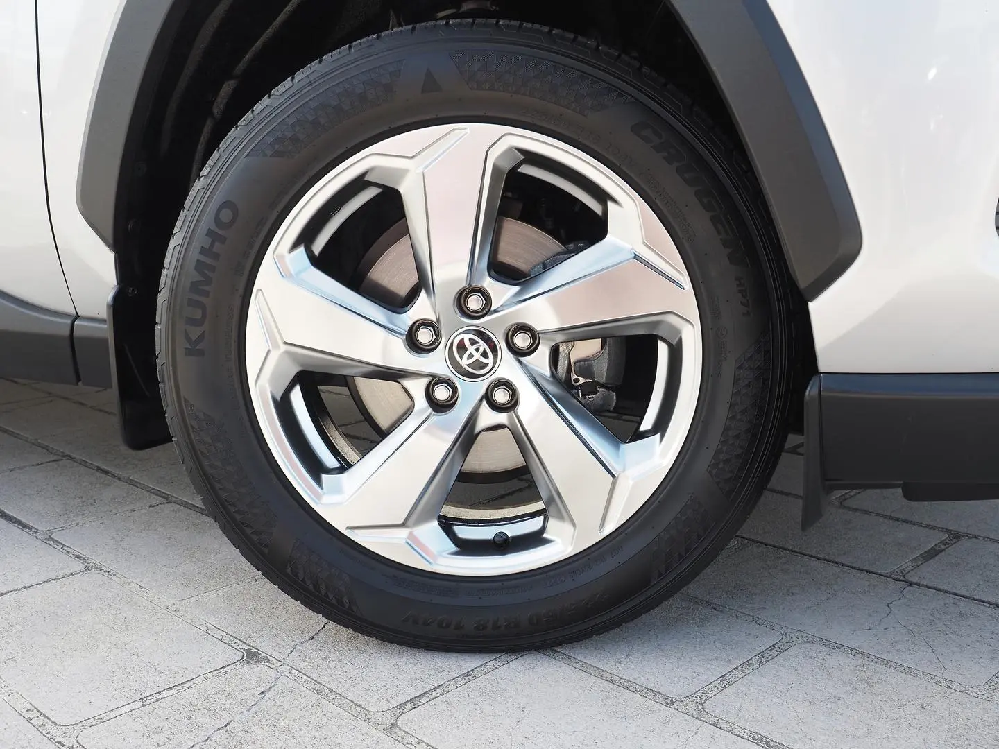 2020 Toyota RAV4 Gallery Image 13
