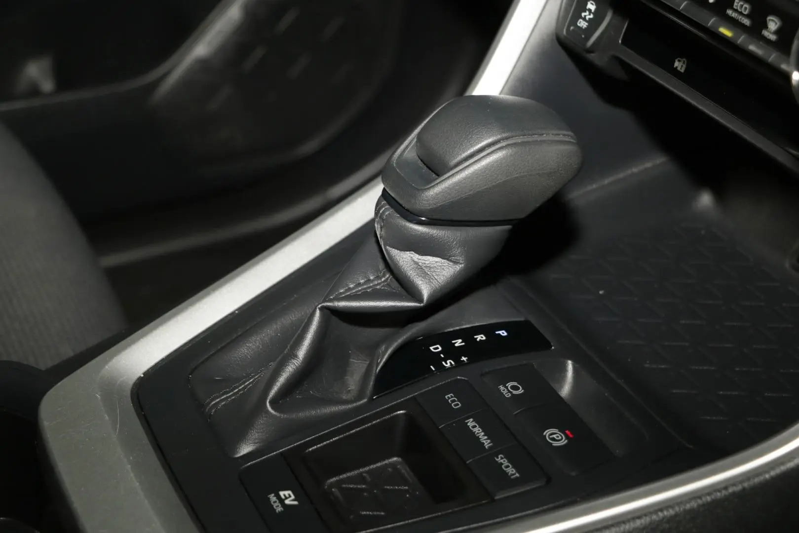 2023 Toyota RAV4 Gallery Image 13