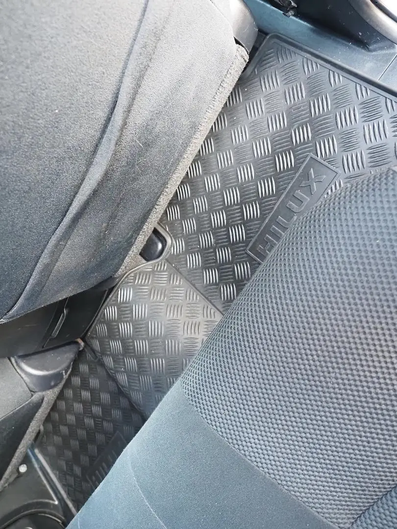 2015 Toyota Hilux Gallery Image 13