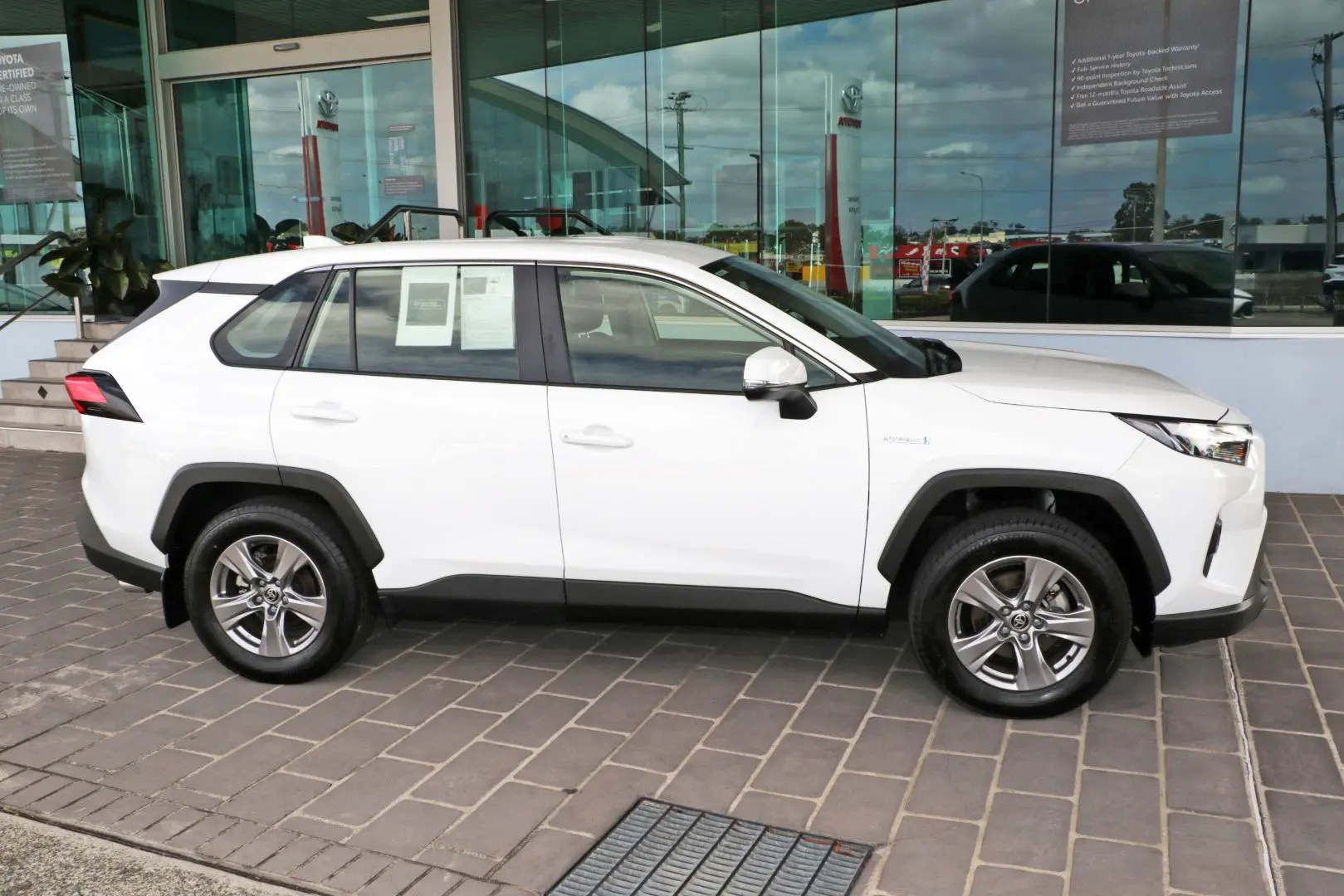 2024 Toyota RAV4 Gallery Image 5