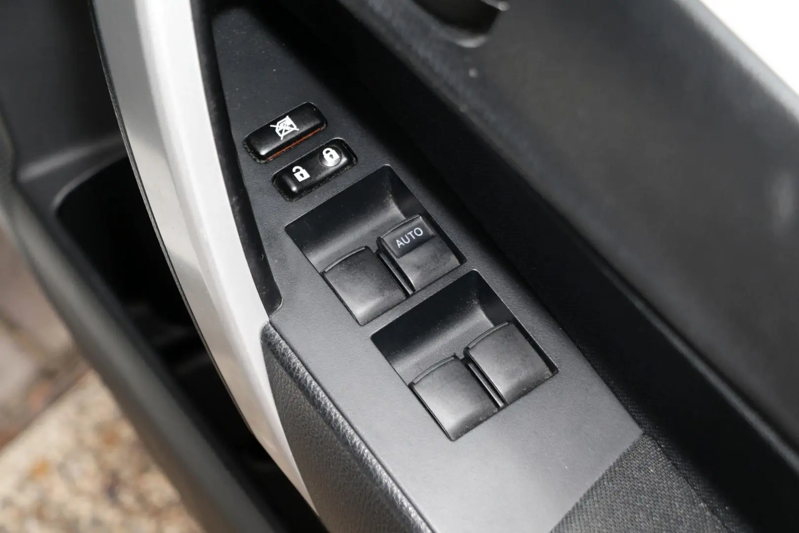 2017 Toyota Corolla Gallery Image 18