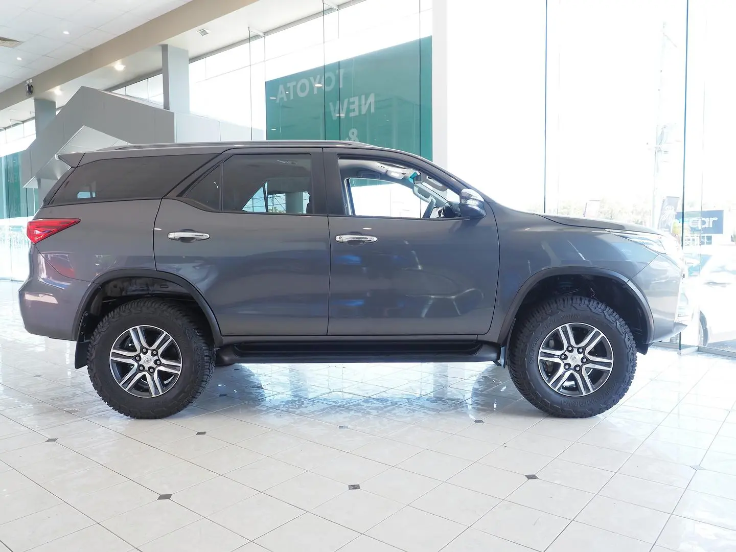 2022 Toyota Fortuner Gallery Image 7