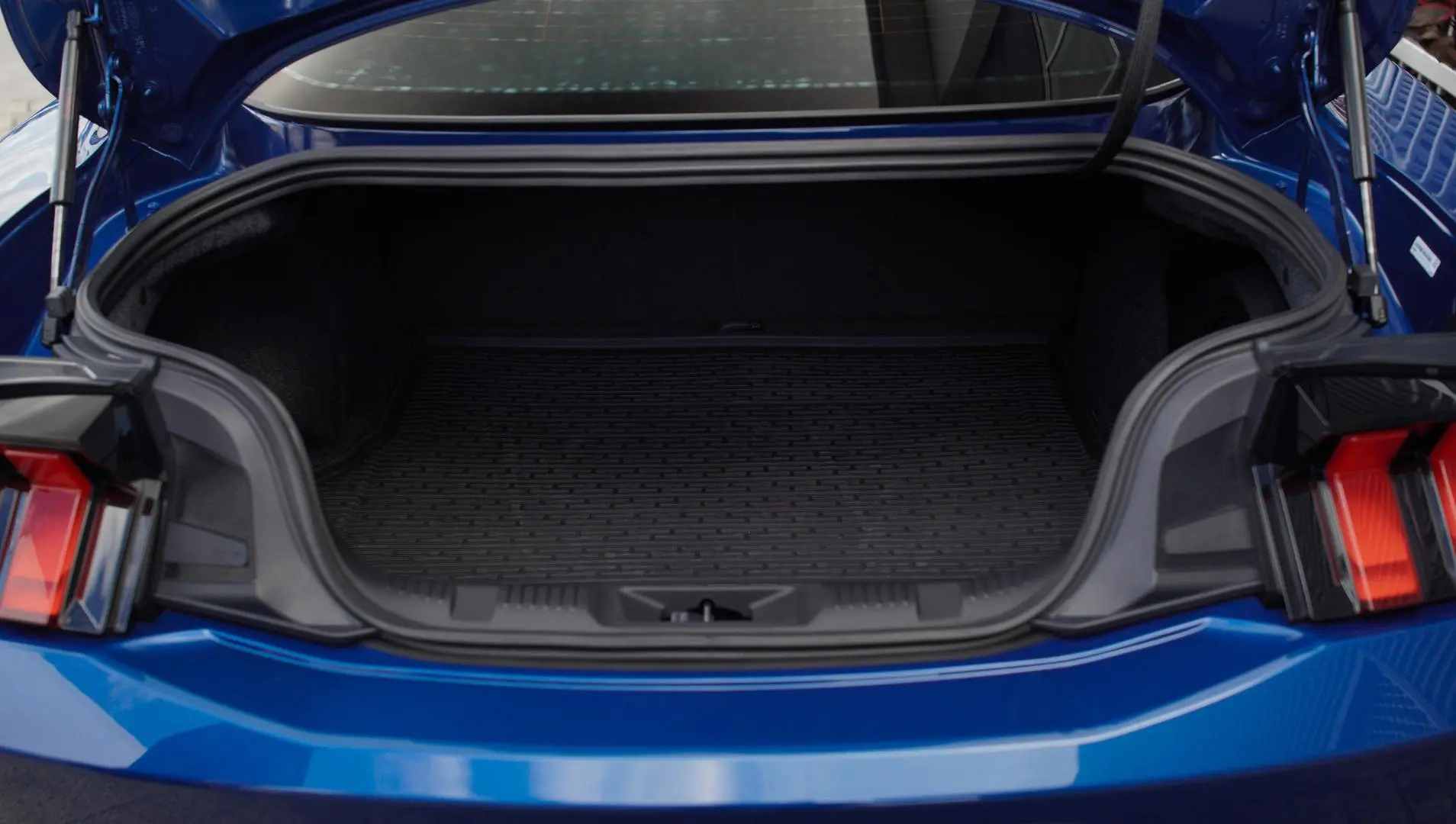 2025 Ford Mustang Gallery Image 9