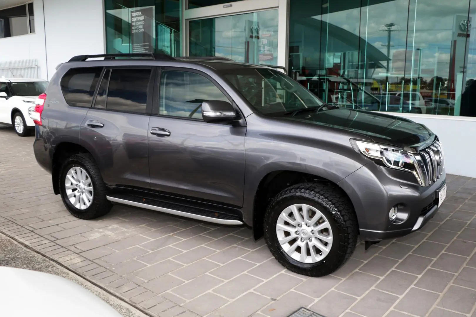2014 Toyota Landcruiser Prado Gallery Image 5