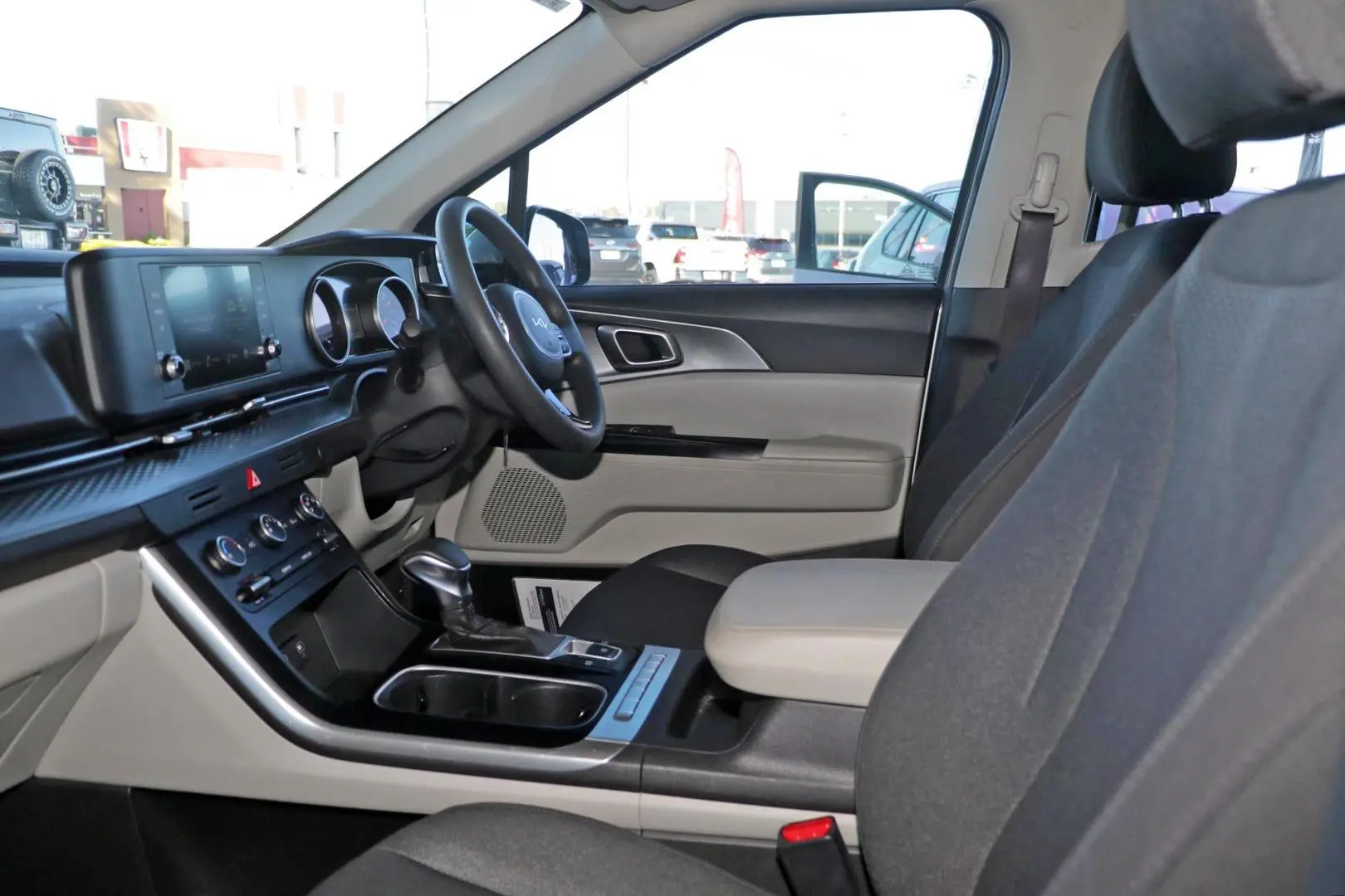 2022 Kia Carnival Gallery Image 8
