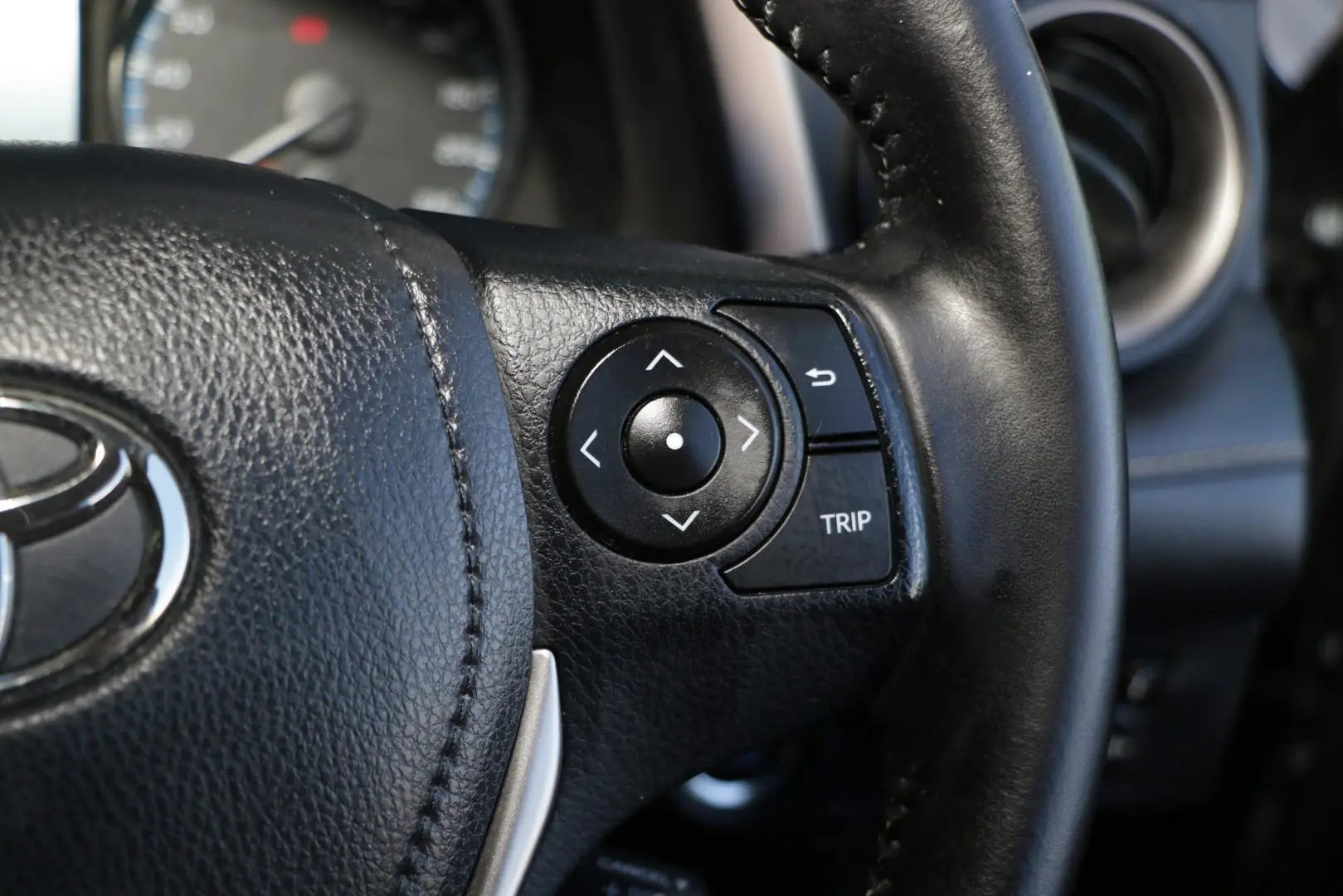 2016 Toyota RAV4 Gallery Image 13