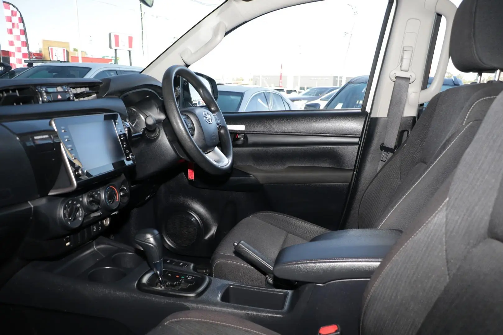 2022 Toyota Hilux Gallery Image 8