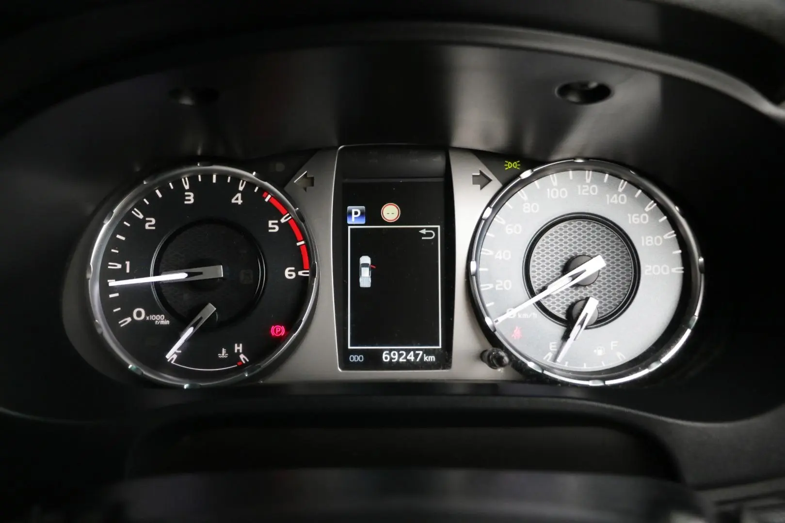 2021 Toyota Hilux Gallery Image 12