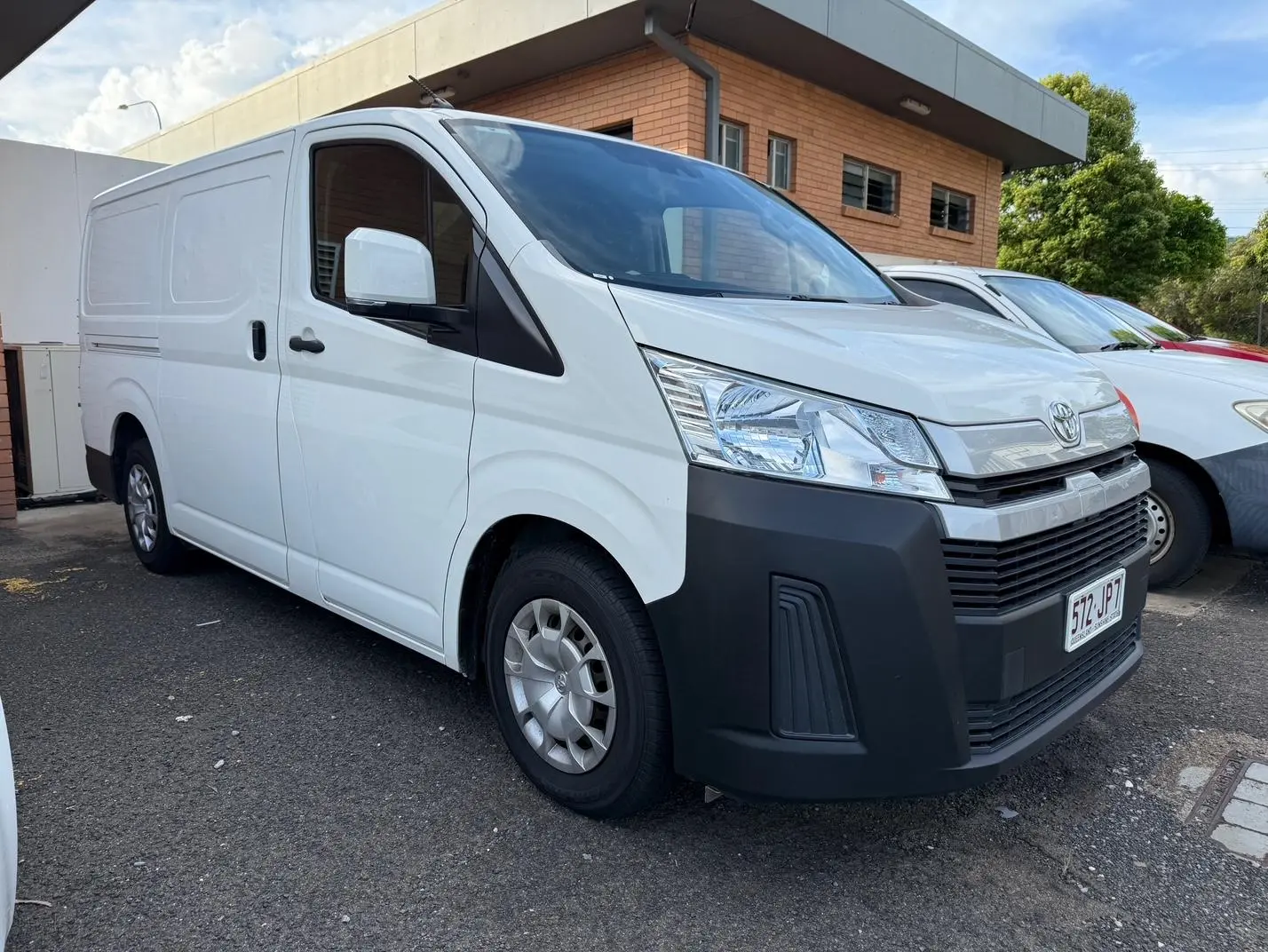 2021 Toyota Hiace Image 1