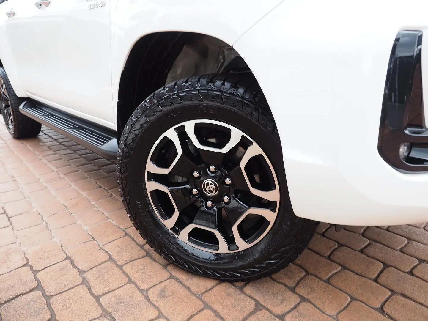2022 Toyota Hilux Gallery Image 11